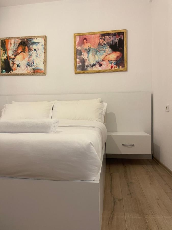 Apartment In The New Bazaar Of Tirana - Hana Blu Exteriör bild