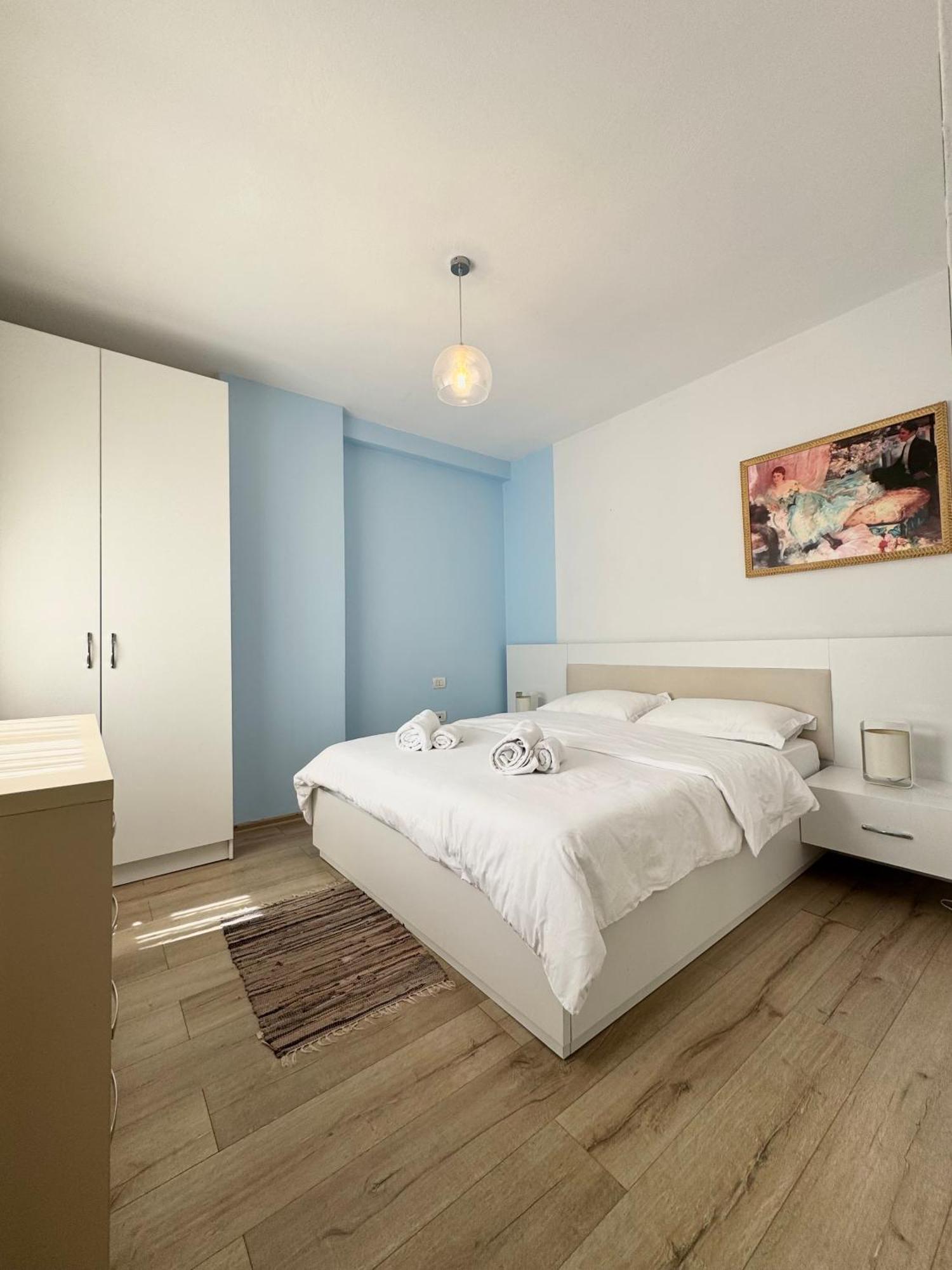 Apartment In The New Bazaar Of Tirana - Hana Blu Exteriör bild