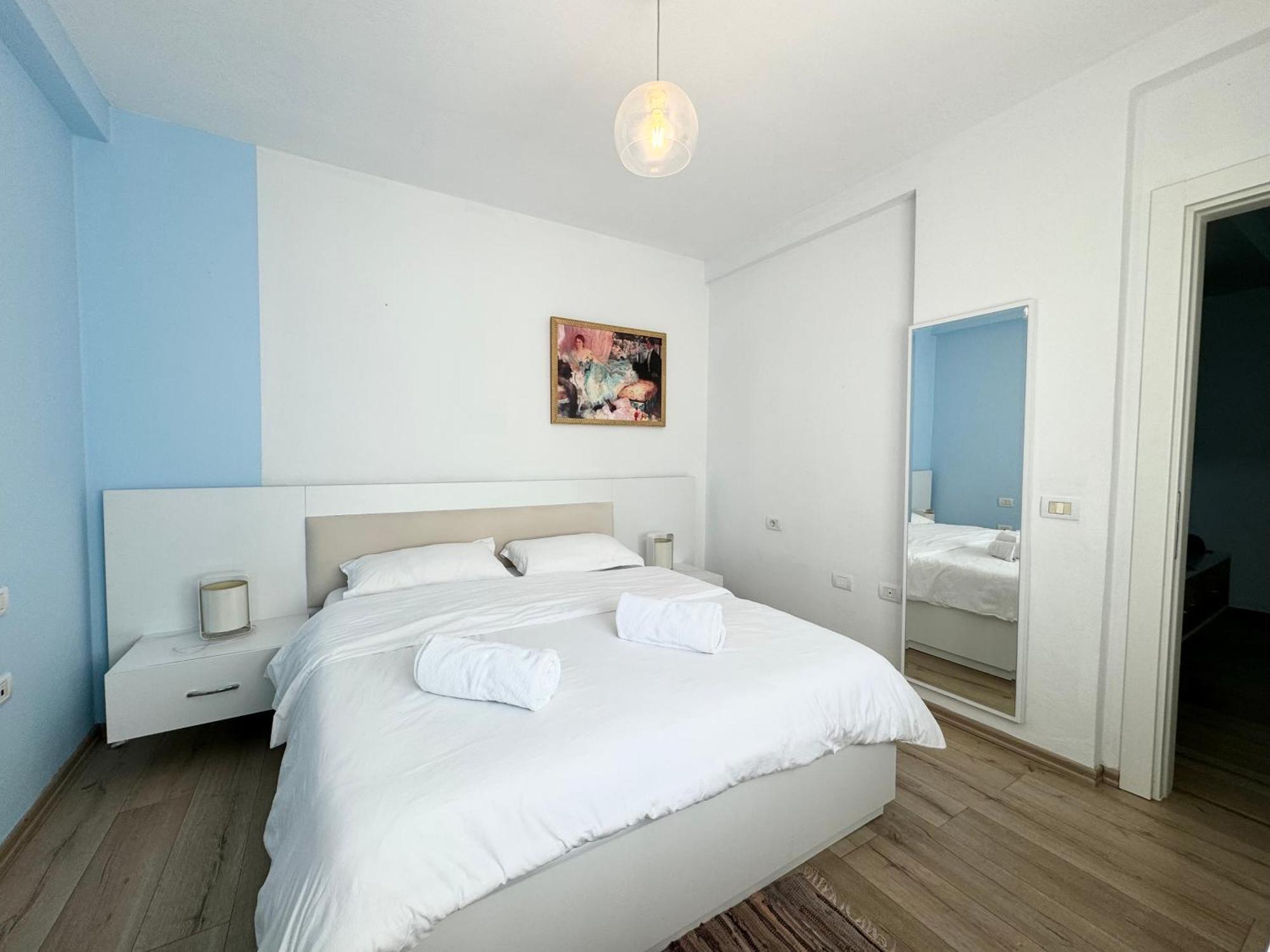 Apartment In The New Bazaar Of Tirana - Hana Blu Exteriör bild