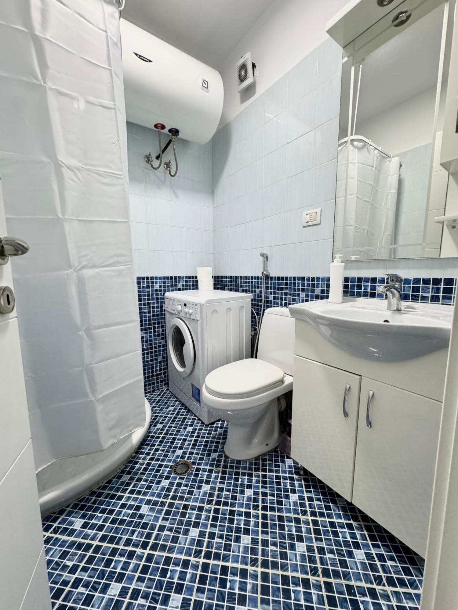 Apartment In The New Bazaar Of Tirana - Hana Blu Exteriör bild